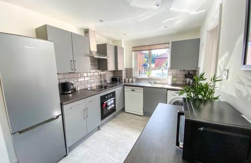 Milton Keynes House | Quiet Location next to CMK