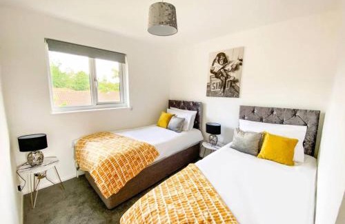 Milton Keynes House | Quiet Location next to CMK