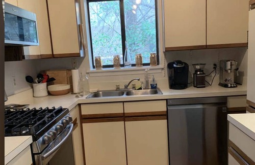 Charlottesville House | Quiet location & Spacious 1-Story House—near trails & 4 mi from DT.