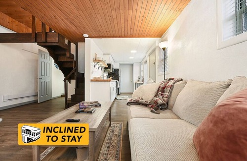 Crafton House | Quiet Loft w/Deck, Parking - Bright & Beautiful