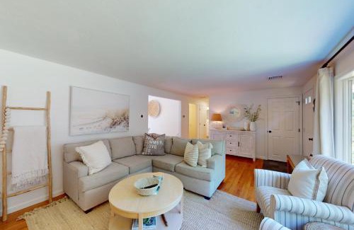 Harwich House | Quiet Long Pond Getaway