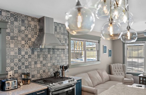 Prudenville House | Quiet luxury on East Bay.
