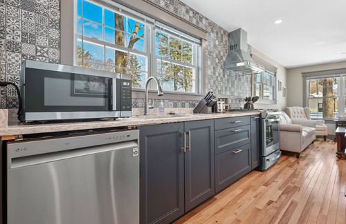 Prudenville House | Quiet luxury on East Bay.