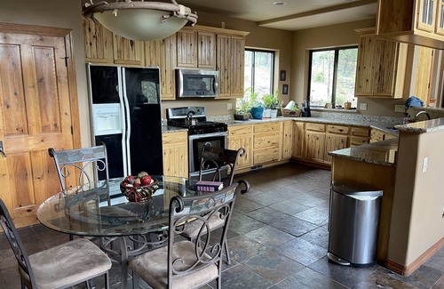 Young Cabin | Quiet Luxury-Tall Pines-3 Bedroom-2.5acres-Sleeps 16-Swim & Fish 5mins to creek!