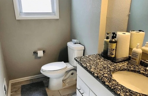 Shorewood House | QUIET Milwaukee Suburb Hideaway - Lake Retreat - Close to Downtown Milwaukee
