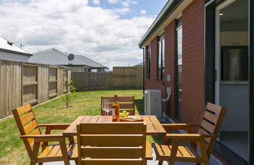 Wharewaka House | Quiet Modern Haven *No Service Fee*