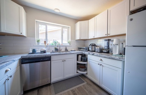 Modesto House | Quiet Modern Retreat Next to Sutter, Doctors, Shopping