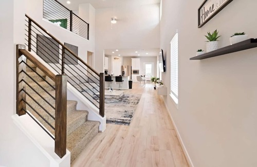 Southeast Houston House | Quiet Modern Stay: Free Snacks & Near NRG