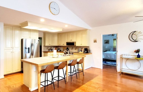 Jones Mills House | Quiet Mountain 3/2 Home with Spectacular Views. Additional bedroom for extra.