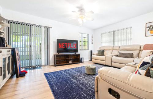 Lake Magdalene House | Quiet Oak Retreat - Serene 3 BDR