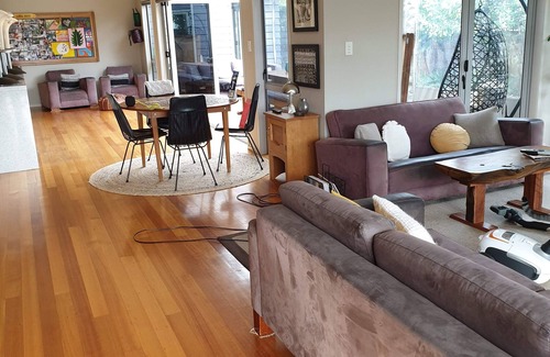 Papamoa Beach House | Quiet Papamoa Retreat for Summer Fun