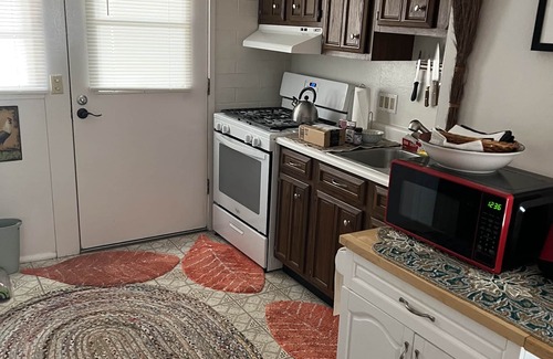 Green Valley House | Quiet peaceful end unit