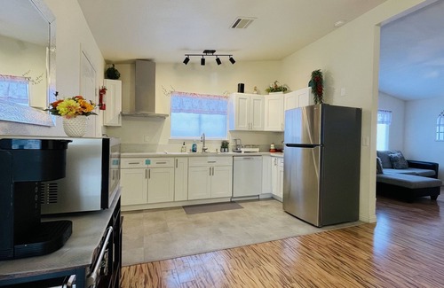 Chinatown House | Quiet & peaceful neighborhood, convenient and close to everything, modern touch