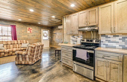 Benton House | Quiet + Peaceful Vacation Rental Home in Benton!