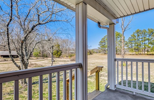 Benton House | Quiet + Peaceful Vacation Rental Home in Benton!