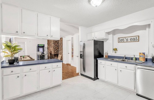 Franklin House | Quiet Pet-Friendly Spot Near It All!