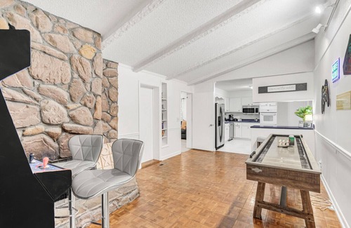Franklin House | Quiet Pet-Friendly Spot Near It All!