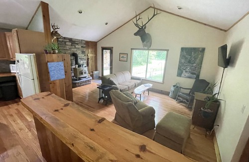 Frankfort Cabin | Quiet place to land near Lake Michigan, Crystal Lake, Trails, Fishing, and more!