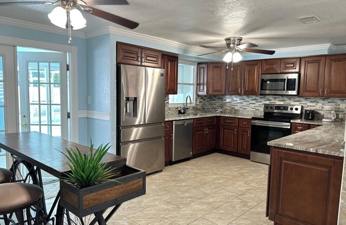 Pinellas Park House | Quiet Pool Haven: 4BR - 9PPL, AC, WiFi, and Beaches Nearby