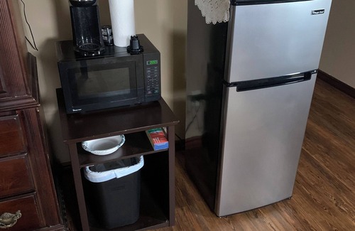 Oak Harbor Apartment | Quiet private king suite