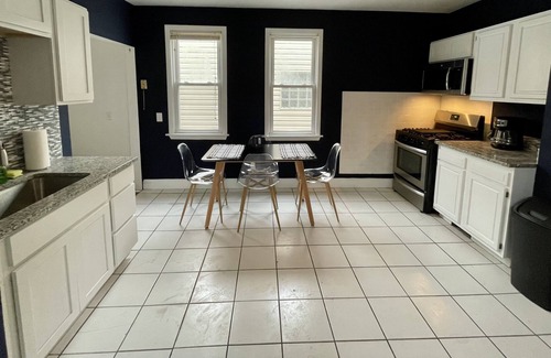 Little Italy House | Quiet Private Room Near CWRU + UH