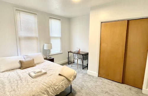 Little Italy House | Quiet Private Room Near CWRU + UH