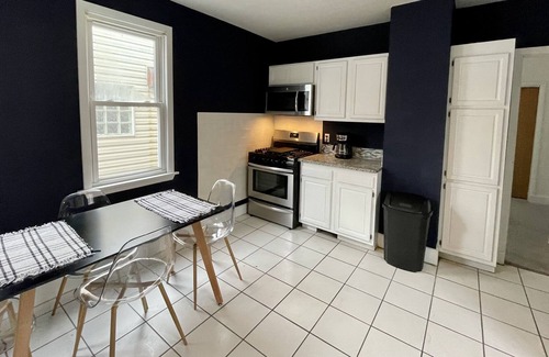Little Italy House | Quiet Private Room Near CWRU + UH