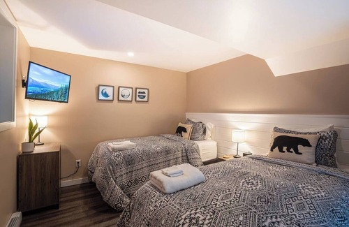 Revelstoke Bed & Breakfast | Quiet Private Stay in Peaceful Arrow Heights