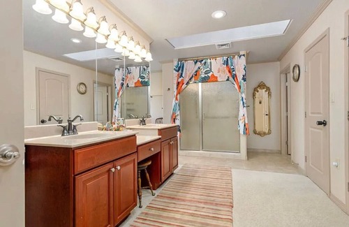 Pueblo House | Quiet refined country living near downtown!