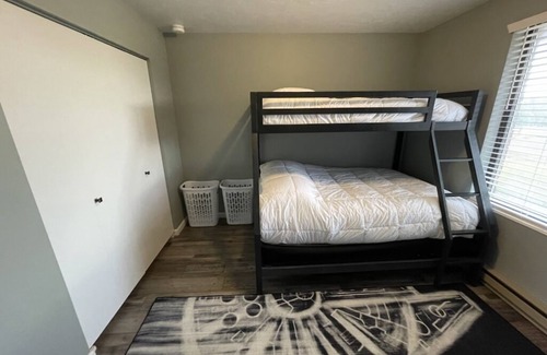 Dingle Other | Quiet & Relaxing Farm Home/15 min from lake/Big Yard/Fun Games