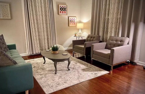 Petersburg House | Quiet relaxing stay in a trendy 3 bedroom home.