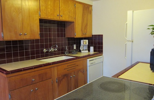 Wallingford Apartment | Quiet residential Wallingford Neighborhood Central