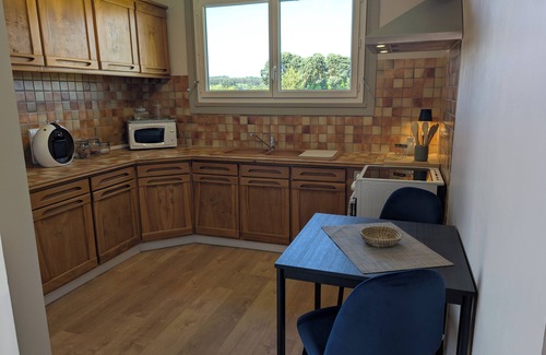 Noyers-sur-Cher Apartment | Quiet, restful house 9 minutes from the zoo and close to castles.