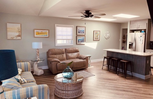 North Cape May House | Quiet retreat along the bay“BLU-DOLPHIN” with OUTDOOR SHOWER