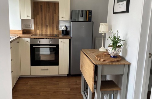 Cheltenham Apartment | Quiet retreat in centre of Cheltenham - The Mews Flatnfree parking/outside space