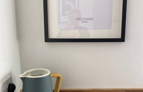 Cheltenham Apartment | Quiet retreat in centre of Cheltenham - The Mews Flatnfree parking/outside space