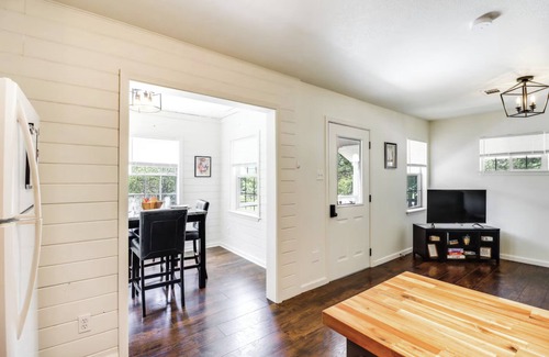 Mountain View House | Quiet Retreat with Firepit – Walk to Music, Shops, & Trails