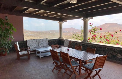 Tetir House | Quiet Rural House Ten Minutes From The Beach