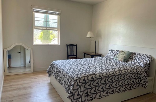 Crescenta Highlands House | Quiet, safe and convenient 3-bedroom house with WiFi and AC in gorgeous Glendale