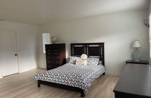 Crescenta Highlands House | Quiet, safe and convenient 3-bedroom house with WiFi and AC in gorgeous Glendale