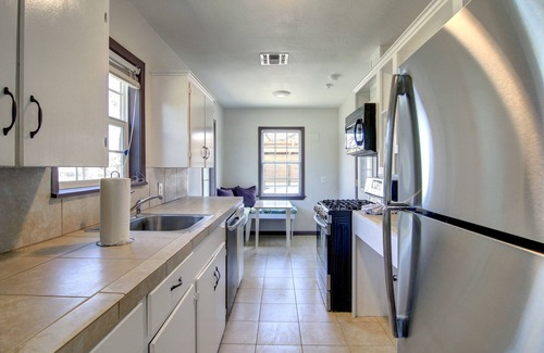 Rockport House | Quiet Sea Point Cottage by Redawning
