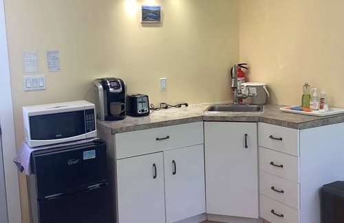 Colwood House | Quiet separate entrance studio room in Colwood