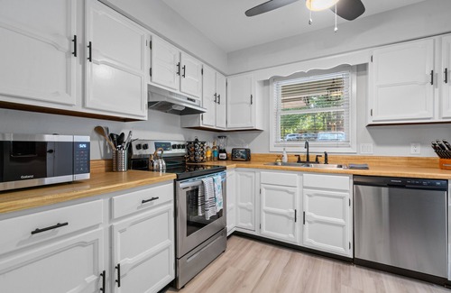 Hot Springs Village House | Quiet Shady Lakehouse. Beautifully Decorated Townhome.