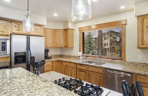 Steamboat Springs Condo | Quiet - Spacious- On Ski Bus Line - Community Hot Tubs - WD
