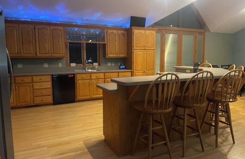 Hilbert House | Quiet Spacious 5-Bedroom House or Crafting Retreat In Chilton, WI!