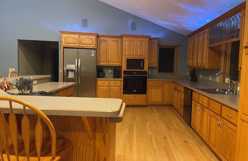 Hilbert House | Quiet Spacious 5-Bedroom House or Crafting Retreat In Chilton, WI!