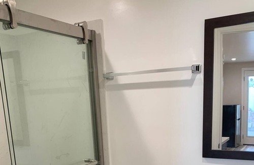 South San Francisco Apartment | Quiet stress free parking cozy2b1ba w/ Kitchenette