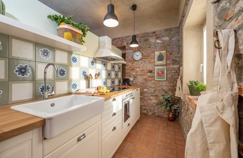 Cressa Apartment | Quiet Studio Apartment with Garden in Farmhouse