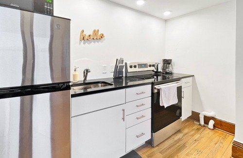 Downtown Des Moines Apartment | Quiet Studio on Grand Ave - Heart of Downtown