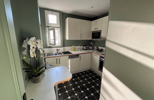Neuilly-sur-Seine Apartment | Quiet, sunny apartment with exceptional view of Paris - sleeps 4